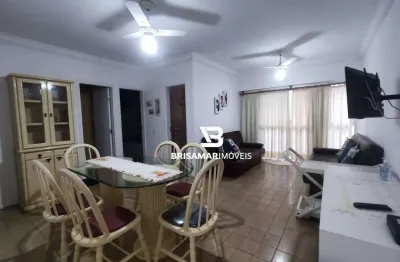 Pitangueiras- uma quadra da praia , localização espetacular , garagem no prédio.