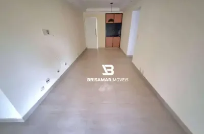 Enseada- ao lado do pão de açucar , totalmente reformado, garagem no prédio.