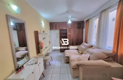 Pitangueiras- uma quadra da praia , localização espetacular.