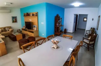 Pitangueiras - uma quadra da praia - 03 suítes + dependência - 02 vagas de garagem.