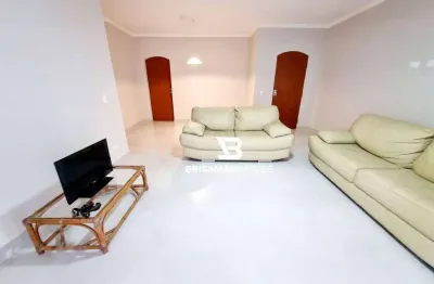 Pitangueiras- uma quadra do mar , lindo apartamento , 02 vagas , lazer no prédio.