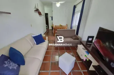 Pitangueiras- uma quadra da praia , localização espetacular , garagem no prédio.