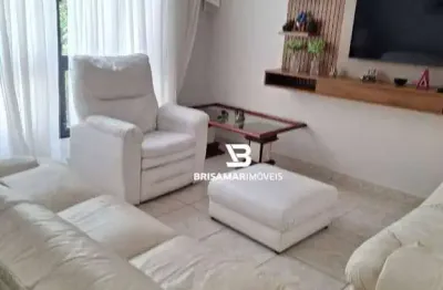 Pitangueiras- uma quadra do mar , localização espetacular , garagem no prédio.