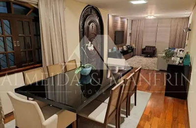 Sobrado espaçoso com área gourmet e 7 vagas – imperdível!