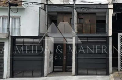 Sobrado novo à venda com 3 suítes, 2 vagas e espaço gourmet