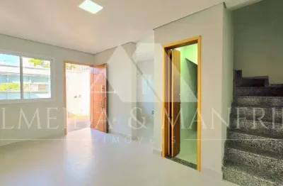 Elegância e conveniência: lindo sobrado com fino acabamento!