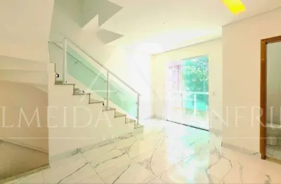 Lindo sobrado com 2 suítes - área gourmet - 2 vagas de garagem cobertas