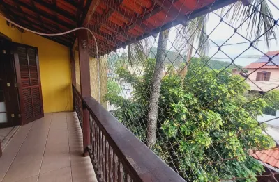 Casa com 3 quartos à venda na Rua Promotor Fernando Mattos Fernandes, 493, Piratininga, Niterói