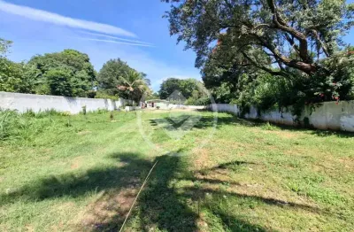 Terreno 100% plano com 2.000m2 com casa pequena em excelente localização codigo: 106359