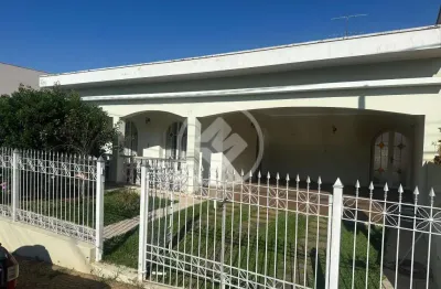 Bela casa tradicional com 3 dormitórios muito bem localizada codigo: 64818