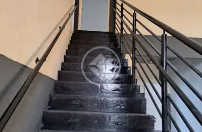 Galpão novo e moderno – 180m² com mezanino em rua tranquila codigo: 144052