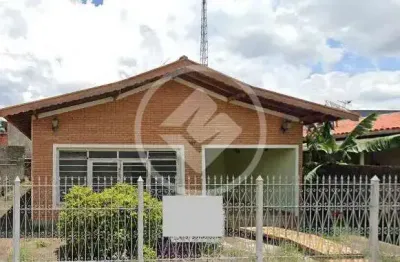 Casa térrea no centro de vinhedo – localização imbatível com potencial para modernização codigo: 139591