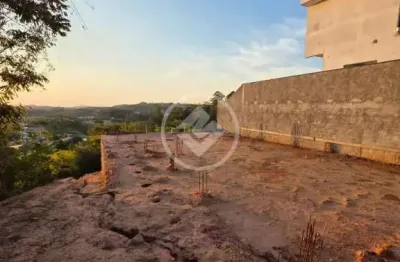 Terreno exclusivo com 480m² e vista permanente e estrutura pronta para construir! codigo: 150431