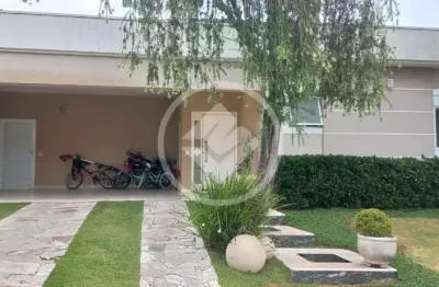Linda casa térrea, três suítes, espaços amplos integrados e confortaveis, no Condomínio Villagio di Verona em Vinhedo. codigo: 152869