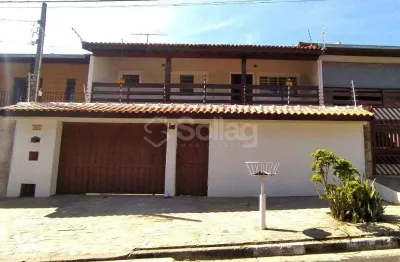 Casa à venda em bairro tranquilo, na cidade de vinhedo!!
