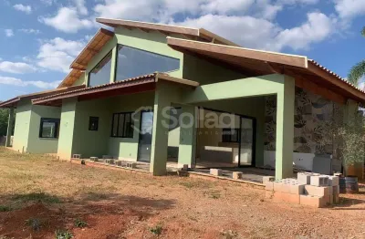 Casa térrea em condomínio para comprar no condomínio terras de santa teresa na cidade de itupeva, interior de são paulo.