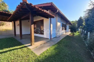 Casa térrea para alugar com 3 quartos, 1 suite, 4 banheiros, piscina, churrasqueira em vinhedo -sp