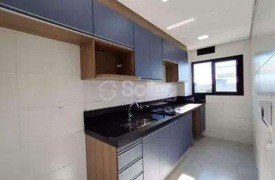 Apartamento para alugar com 02 quartos uma suite, armarios, 1 vaga de garagem descoberta