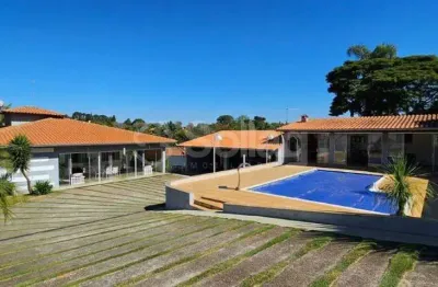 Casa térrea com 200m² de área construída e com 2.000m² de área de terreno 100% aproveitado para comprar com 4 quartos, incluindo uma suíte,