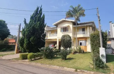 Casa a venda com 3 suítes, espaço gourmet, piscina e edícula no condomínio alpes em vinhedo interior de são paulo.