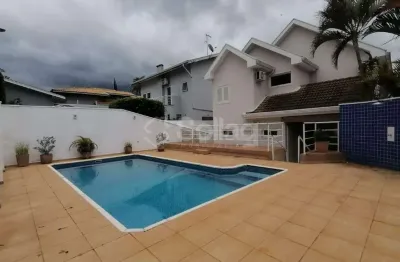 Casa em condomínio para alugar em vinhedo, com 03 quartos sendo 01 suíte.