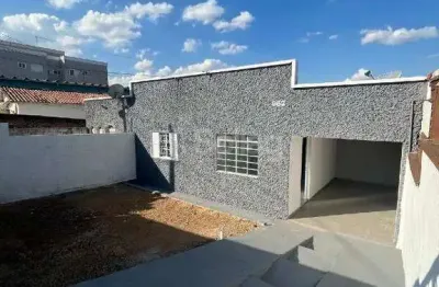 Casa térrea, em bairro, para alugar com 03 quartos em vinhedo.