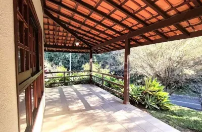Casa térrea para alugar com 3 quartos sendo 1 suíte no condomínio marambaia na cidade de vinhedo.
