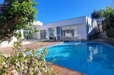 Casa térrea alto padrão à venda com cinco suítes, piscina e vista para área verde no condomínio maison blanche em valinhos são paulo.