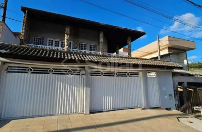 Casa de bairro em excelente localização, três dormitórios, quintal ,área gourmet, edícula em Vinhedo interior de São Paulo.