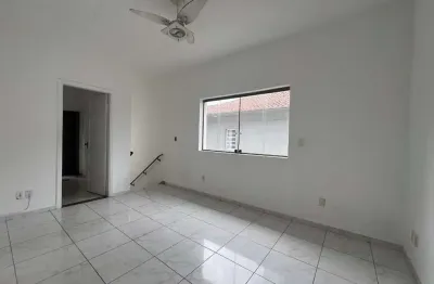 Casa em condomínio fechado com 3 quartos para alugar na doutor oswaldo cruz, --, boqueirão, santos por r$ 5.500