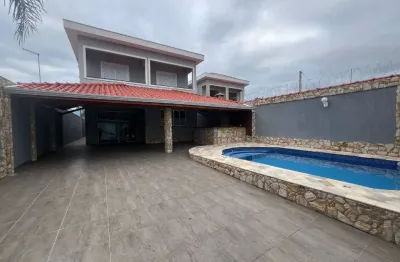 Lindo sobrado no balneario florida 05 suítes, incluindo 01 com closet, proporcionando privacidade e conforto para toda a família