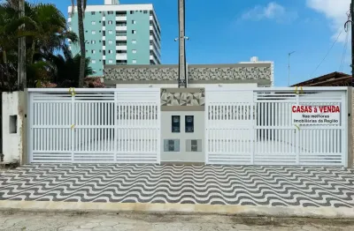 Tudo que você precisa a apenas passos da areia: casa de 2 quartos a 50 metros da praia do jardim real por apenas r$ 480 mil - aceita financiamento