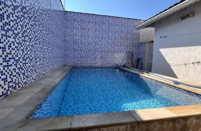 Casa de esquina com piscina e 3 dormitórios (2 suítes) - maracanã, a 200 metros da praia
