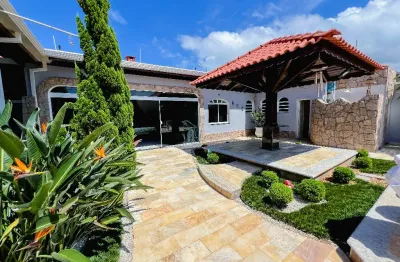 Linda casa de alto padrão mobiliada – pronta para morar!