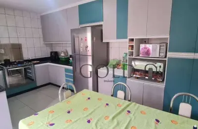Casa sobrado com 200 m ,  6 quartos, , 3 vagas de garagem , no jardim anhanguera , por r$ 740.000 .