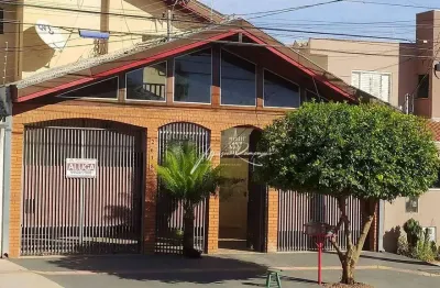Casa com 4 dormitórios para alugar, 255 m² por R$ 4.850,00/mês - Santa Fé - Campo Grande/MS