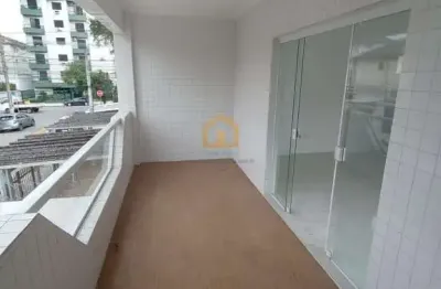 Casa sobreposta,  03 quartos grandes, todos com suítes.