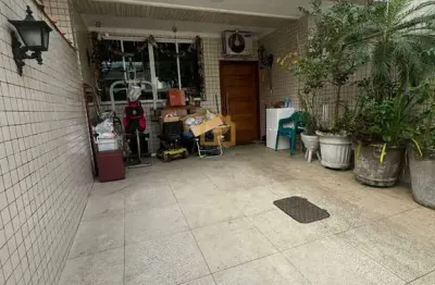 Casa térrea à venda – 4 quartos | 3 suítes | quintal amplo | 2 vagas