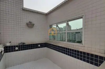 Apartamento cobertura duplex, 3 dormitórios amplos, sendo 1 suíte com closet.
