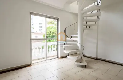 Espaçoso apartamento duplex – 208m² – 1 quadra da praia no embaré!