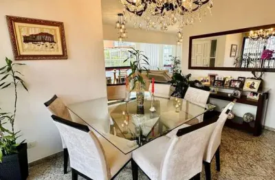 Apartamento alto padrão 3 suítes, sendo uma delas com closet