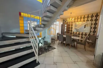 Casa Triplex 5 dormitórios, sendo 2 suítes  Campo Grande – Santos/SP