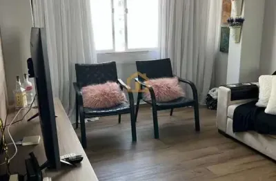 Apartamento padrão 1 dormitório e 1 vaga demarcada  prédio com elevador e portaria na quadra do mar