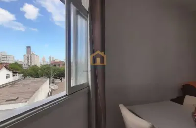 Apartamento 2 dormitórios bem conservado, vista livre. bairro marapé. santos/sp.