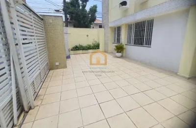 Ótimo sobrado. bem conservado. de esquina - bairro embaré - sanots/sp.