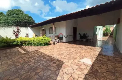 Casa com 3 quartos à venda no Santa Mônica, Uberlândia 