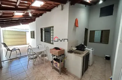 Casa com 2 quartos à venda na Rua Olga Melo Silva, 100, Jardim Patrícia, Uberlândia