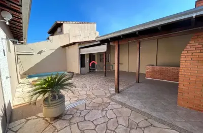 Casa com 4 quartos para alugar no Santa Mônica, Uberlândia 