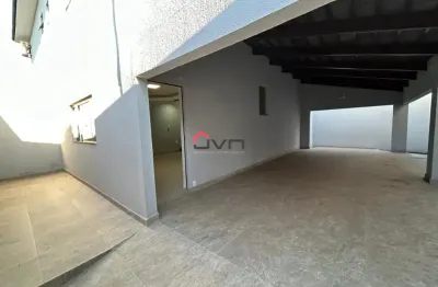 Casa com 3 quartos para alugar na Rua Luiz Roberto Alcântara, Alto Umuarama, Uberlândia