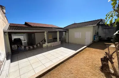 Casa com 3 quartos para alugar no Buritis, Uberlândia 